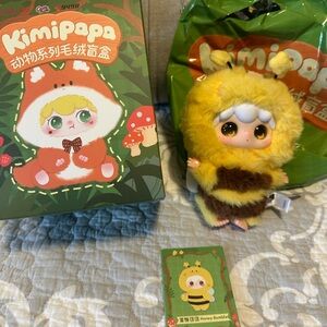 HONEY BUMBLE- Baby Three Kimipapa Animal Series vinyl plush. New. Verified.